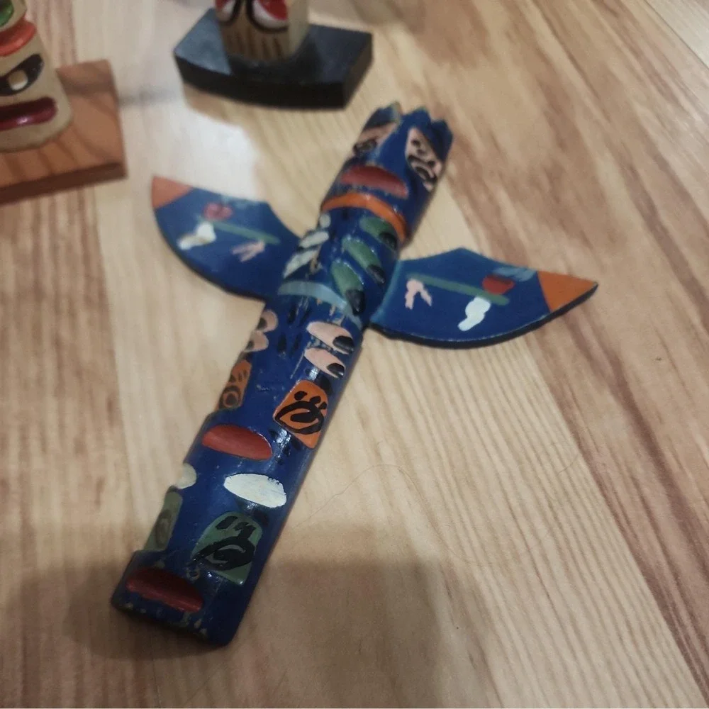 4 Authentic Native American INDIAN HAND DECORATED Wood Totem Pole Carved Figures